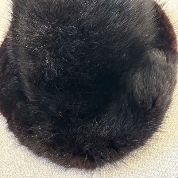 Gorgeous Vintage Steen and Wright Furriers Black Bucket Fur Hat - Picture 2 of 7
